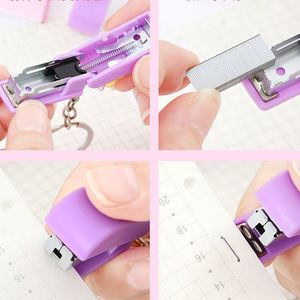 Mini Agrafeuse Portable de Bureau et Scolaire la Plus Vendue – Coffret Cadeau Promotionnel - Product Image 5