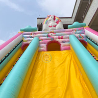 Château gonflable commercial licorne de dessin animé avec toboggan et zone de saut
