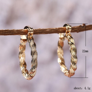 Orecchini a Cerchio Intrecciati Vintage per Donne, Gioielli Minimalisti Rotondi - Product Image 5