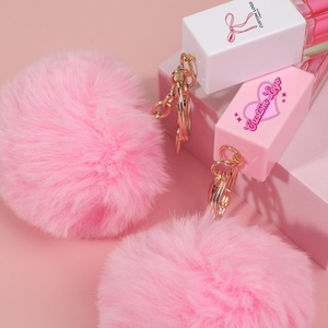 Cosmétiques pour les lèvres en gros, 48 saveurs, vegan, imperméable, longue tenue, hydratant, huile à lèvres magique repulpante avec porte-clés pompon - Product Image 1
