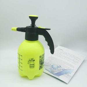 เครื่องพ่นสารเคมีแบบมือโยก 1 ลิตร สีเหลือง ทำจากพลาสติก สำหรับรดน้ำต้นไม้ในบ้าน ทำความสะอาด และฆ่าเชื้อโรค - Product Image 1