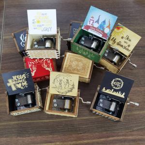 Grosir Pabrik Anime kecil murah diukir kustom kayu Mini satu bagian kotak musik engkol tangan untuk anak perempuan - Product Image 3