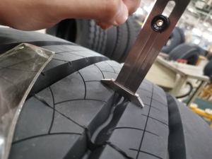 Neumático de Camión Super Single de Base Ancha 310mm de Ancho de Banda de Rodadura Importación 385/65r22.5 385 65r22.5 Marca ROADONE con Garantía de 300,000km - Product Image 3