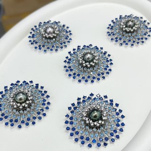 Broche Elegante de Aleación de Alta Gama con Diseño de Flor y Diamantes de Imitación para Traje o Abrigo, Accesorio de Pecho con Diseño de Planta Floral - Product Image 2