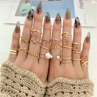 Nuovi Set di anelli in oro di moda 19 pezzi di vendita calda per gioielli da donna minimalisti con catena di perle