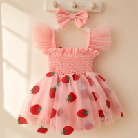 Robe d'été pour nouveau-né, barboteuse à corsage smocké, bretelles à volants en tulle, jupe à motif fraise, entrejambe à boutons-pression, robe d'été pour bébé