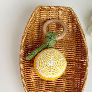 Nouveau design 2026, jouet en bois doux pour bébé, fait main au crochet, fruits, citron, orange, pastèque, <span class=keywords><strong>hochet</strong></span> amigurumi, <span class=keywords><strong>hochet</strong></span> en forme de fruit - Product Image 6