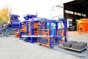 Machine à blocs Qt515 entièrement automatique, machine <span class=keywords><strong>de</strong></span> moulage hydraulique <span class=keywords><strong>de</strong></span> blocs, machine à fabriquer des briques creuses en béton avec <span class=keywords><strong>prix</strong></span> d'usine - Product Image 4