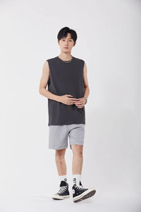 เสื้อกั๊กกีฬาลำลองคุณภาพสูงสำหรับผู้ชาย เสื้อยืดแขนกุด สีพื้น ผ้าฝ้าย 100% น้ำหนัก 245 กรัม รับผลิตเสื้อผ้าตามแบบ - Product Image 4