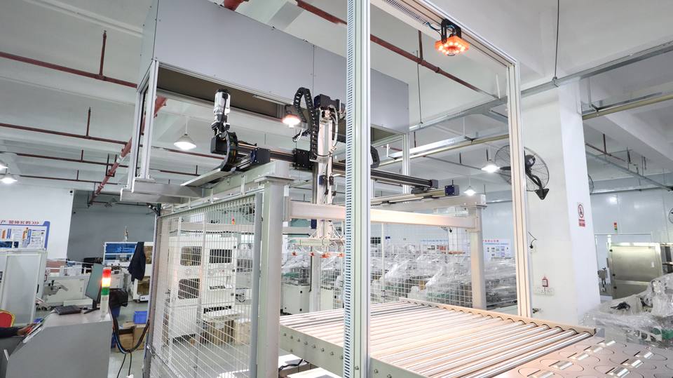 Automated Conveyor Box Diverter System - Efficient Sorting