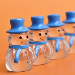 Adorno Navideño de Resina con Muñeco de Nieve Luminoso con Gorro Azul en Miniatura para Manualidades, Accesorios de Resina, Decoración de Mesa - Product Image 2