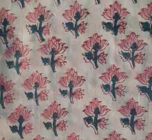 Sac fourre-tout en tissu de coton matelassé avec motif floral classique imprimé à la main, conçu pour une utilisation quotidienne et un transport durable - Product Image 6