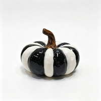 Figurine de citrouille en céramique à rayures verticales noires et blanches, décoration d'intérieur pour Halloween, ornement de table