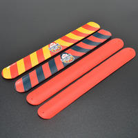 Personal isierte Großhandel Werbe geschenke Benutzer definierte Logo Lineal gedruckt Silikon Gummi Slap Snap Band für die Gesundheit