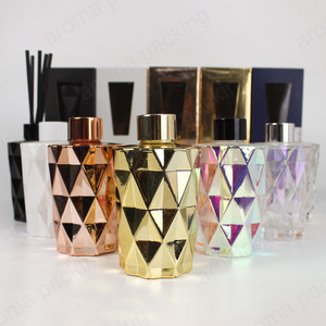 Diffuseur <span class=keywords><strong>de</strong></span> roseaux en <span class=keywords><strong>verre</strong></span> vide <span class=keywords><strong>de</strong></span> 170ml avec <span class=keywords><strong>motif</strong></span> bâtons <span class=keywords><strong>de</strong></span> fibres d'or rose argenté finition mate pour les soins personnels - Product Image 1