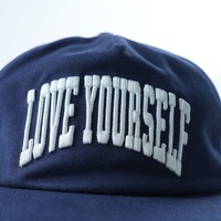 Casquette de baseball rétro 5 panneaux 2026, logo personnalisé blanc, broderie 3D en relief « LOVE YOURSELF », bleu marine, non structurée, vente en gros
