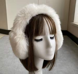 थोक आउटडोर फ़्लफ़ी नकली फर इयरफ़्लैप नरम कान वार्मर कस्टम लोगो इयर मफ्स प्यारा आलीशान महिला नकली खरगोश फर इयरमफ्स शीतकालीन - Product Image 4