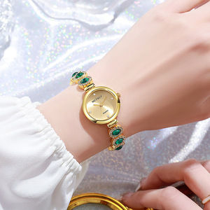 <span class=keywords><strong>Orologio</strong></span> da <span class=keywords><strong>Donna</strong></span> McyKcy alla Moda con Quadrante Piccolo in Lega Dorata, Dettagli Smeraldo <span class=keywords><strong>Verde</strong></span> e Lancette in Stile Mid-Century - Product Image 1