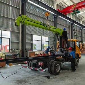 Grues montées sur camion Sinotruk 4*2 de haute qualité, 7 tonnes, avec flèches télescopiques pour l'entretien routier - Product Image 4
