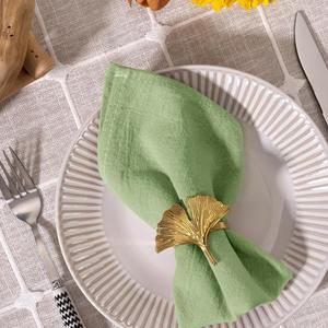 Serviettes de table en coton et lin vert élégantes en gros de Ychon avec décoration en ficelle et fleurs, serviette pour l'arrangement de table de mariage - Product Image 1