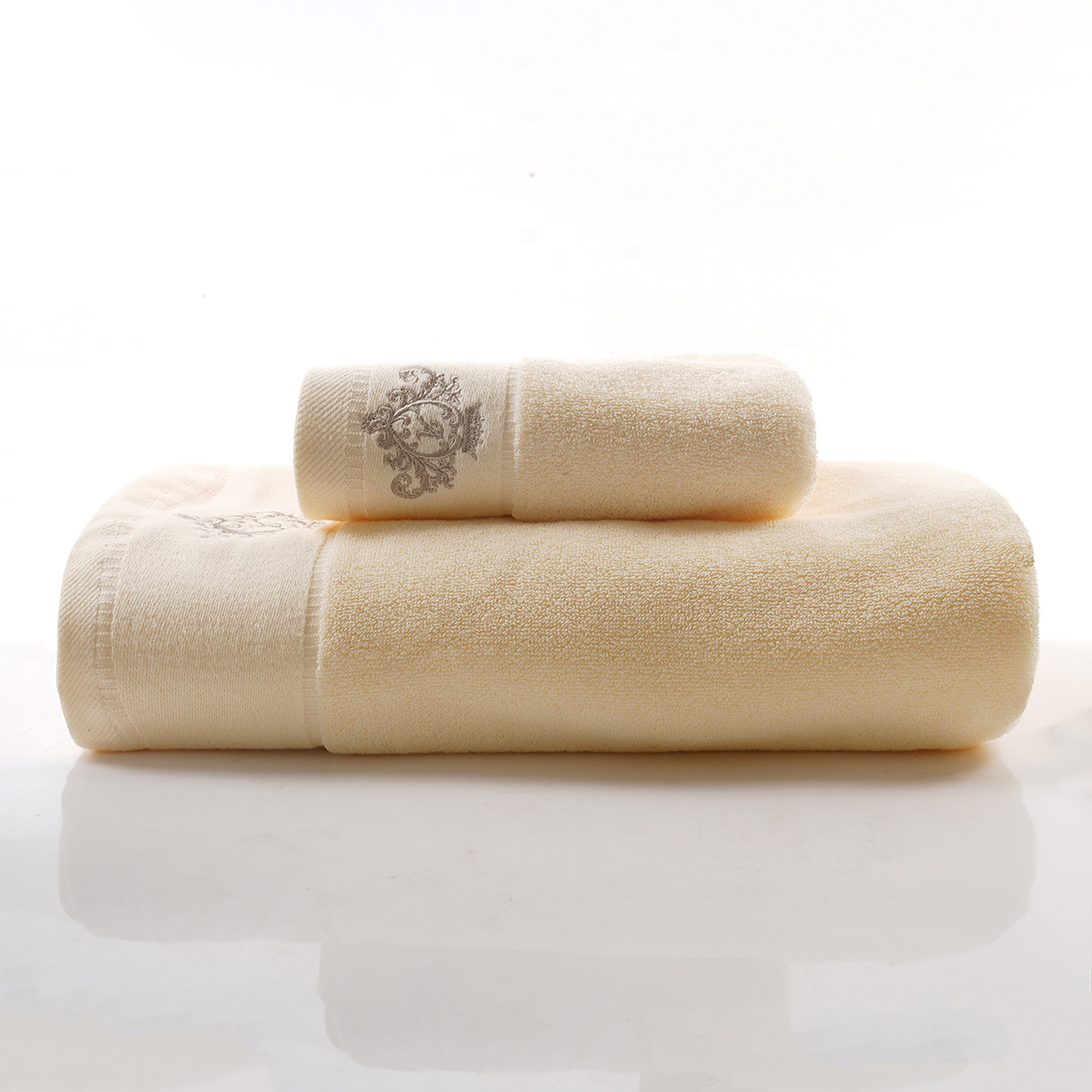 Couronne A, couleur camel clair [2 serviettes, 1 serviette de bain]
