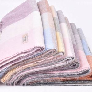 ผ้าพันคอผู้หญิงลายตารางแฟชั่นสำหรับฤดูหนาว ผ้าโพลีเอสเตอร์เนื้อนุ่ม ระบายอากาศได้ดี พร้อมพู่ห้อย ขายส่ง - Product Image 5