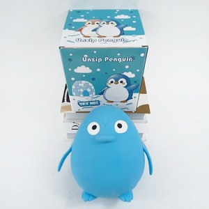 Juguete de pingüino simulado de 18 cm con cremallera, juguete blandito de rebote lento para aliviar el estrés, juguete de caja sorpresa - Product Image 4