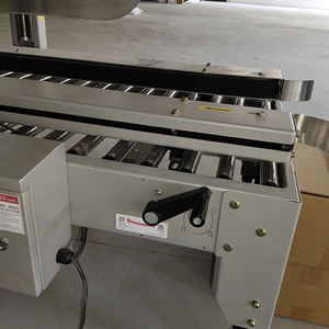 Automatische Elektrische Klebeband-Verschließmaschine für Kartonverpackungen – Neuwertig mit Kartonaufrichter und SPS-Steuerung - Product Image 5