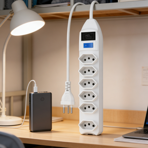 Multiprise industrielle robuste à 9 prises avec fiche coudée, cordon d'extension de 2,7 m, certifiée ETL, noire, câble 100 % cuivre - Product Image 1