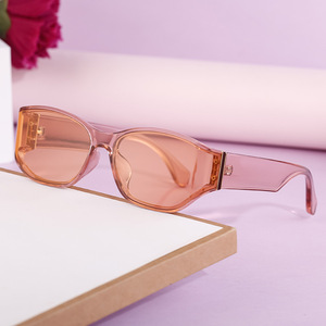 Nuevas gafas de sol curvadas para mujer, montura de PC UV400, ligeras, para conducir, fiestas, estilo al aire libre, HRH-3676 - Product Image 1