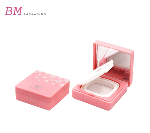 Preciosa caja compacta cuadrada rosa con estampado de copo de nieve para polvos cosméticos con espejo incorporado PC3019B - Product Image 1
