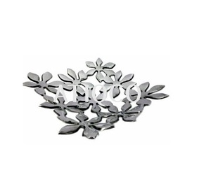 Assiette à fruits luxueuse et écologique en aluminium, design floral unique, plats carrés modernes, faits à la main, pour usage domestique, durable, en céladon - Product Image 1