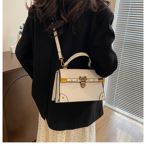 2025 nuevo bolso de mano portátil de moda pequeño bolso cuadrado nuevo de alta calidad ligero de lujo de moda práctico bolsos de hombro para mujer - Product Image 4