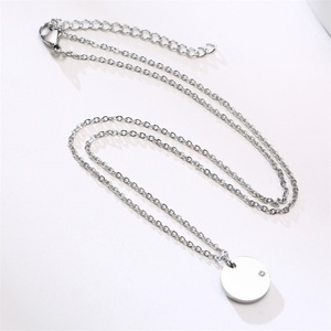Collier à pendentif disque vierge en acier inoxydable de luxe avec chaîne à maillons et zircon CZ, vente chaude - Product Image 4