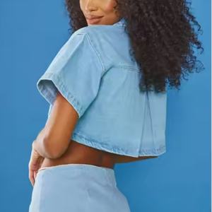 Conjunto de Mezclilla para Mujer de Alta Calidad en Oferta: Chaqueta Corta Sexy y Minifalda Plisada con Efecto Desgastado - Product Image 2