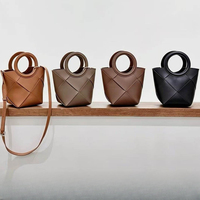 Sacs seau tissés losanges de luxe léger de niche en gros avec poignées rondes, mini sacs à main pour femmes style urbain à bouche ouverte