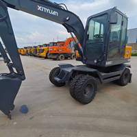 Excavatrice sur pneus d'occasion en bon état XINYUAN 75, 7 tonnes, faible nombre d'heures, prête à être expédiée, en stock