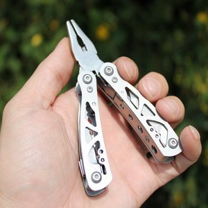 Pince multifonction 72x33x13mm 13 fonctions en acier inoxydable, outil de survie en plein air - Product Image 1