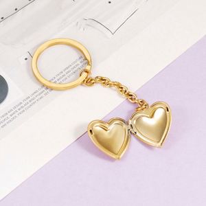 Caja de Acero Inoxidable Personalizada y Sencilla para Parejas, Caja de Regalo para Mejores Amigos, Colgante de Corazón con Espacio para Foto y Llavero - Product Image 2