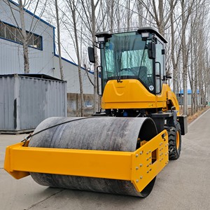 Schwerlast 8-Tonnen Vibrationswalze mit Einzeltrommel für Asphaltstraßen mit Hochleistungsmotor und Pumpenantrieb - Product Image 1