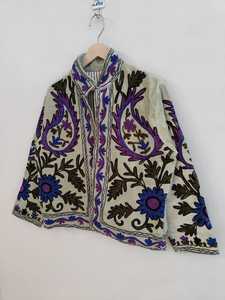 เสื้อแจ็คเก็ตควีนซูซานี ผ้ากำมะหยี่ปักลายชิ้นเอก เสื้อแจ็คเก็ตกำมะหยี่ซูซานี เสื้อแจ็คเก็ตผู้หญิง ของขวัญสำหรับเธอ งานปักศิลปะโบฮีเมียนสุดหรู - Product Image 6