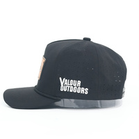 Casquette laser 5 panneaux de haute qualité avec patch en cuir et logo brodé en corde noire
