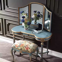 Coiffeuse vintage de style provincial français avec tabouret rembourré, ensemble de coiffeuse élégant de luxe européen, bois massif pour chambre à coucher