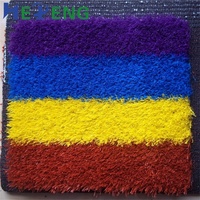 Terrain de jeux coloré arc-en-ciel herbe tapis vert rouge bleu violet jaune artificiel synthétique pelouse gazon basket-ball Football