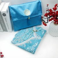 Ensemble de tapis de prière islamique de luxe ethnique floral Yihaoyi avec tasbih et pochette de rangement, en satin portable, pour le Ramadan, l'Aïd, le Hajj, cadeau