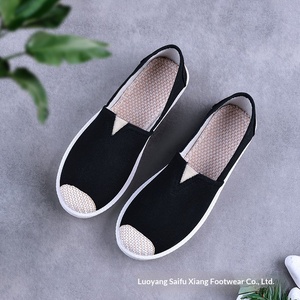 Chaussures basses décontractées d'été respirantes en toile style Pékin ancien pour femmes, mères et étudiantes – Vente en gros, couleur blanche - Product Image 3
