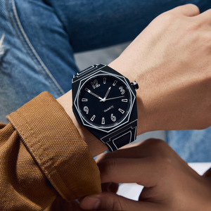 Nuevo Reloj de Silicona para Hombre, Estilo Minimalista y Moderno, con Diseño de Dibujos Animados, Resistente al Agua, con Manecillas Precisas y Movimiento de Cuarzo - Product Image 5