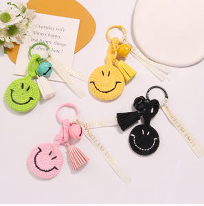 พวงกุญแจตุ๊กตาถักโครเชต์สไตล์โบโฮ ทำมือ ลายการ์ตูนน่ารัก พร้อมพู่ห้อย กระดิ่ง และจี้รูปหน้ายิ้ม KM - Product Image 2