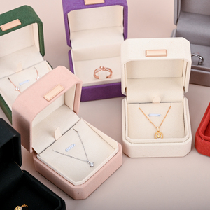 Caja de regalo de terciopelo de microfibra de gran venta, caja de exhibición cuadrada con tapa abatible de colores para anillos, pendientes, pulseras y collares. - Product Image 3