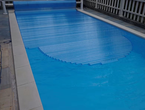 Cubierta de <span class=keywords><strong>piscina</strong></span> automática con listones de PC con rodillo eléctrico sobre el suelo/cubierta de <span class=keywords><strong>piscina</strong></span> de <span class=keywords><strong>invierno</strong></span> de seguridad eléctrica enterrada - Product Image 3